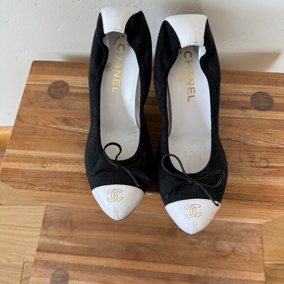 Chanel Black & White Logo Cap Toe Pumps - Picture 6 of 6